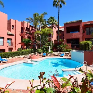 https://letmalaga-don-carlos-gardens.1costadelsol.com